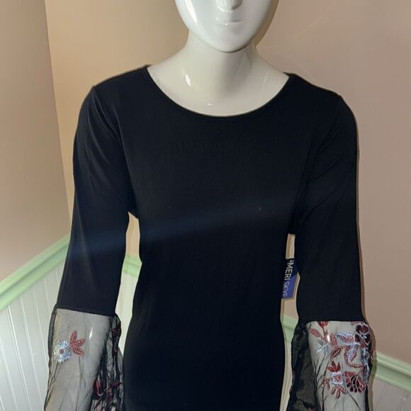 MERISKYE top  with sheer floral sleeve - Picture 7 of 8